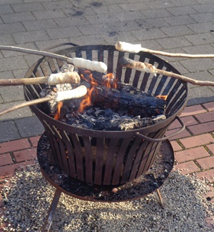 Stockbrotbacken macht Spa&szlig;!
